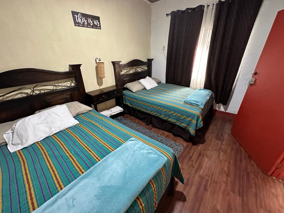 El Extranjero Hostal Антигуа-Гватемала Экстерьер фото